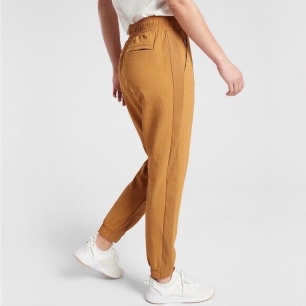 Athleta Textured Brooklyn Jogger Pants Camel Orange Size 10 Women Elastic Waist